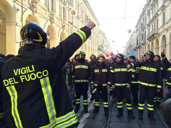  Italy: Tổng bãi công chống chính phủ diễn ra trên cả nước ảnh 1