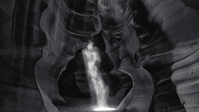 Bức ảnh “Bóng ma” được bán với giá kỷ lục thế giới 6,5 triệu USD ảnh 1