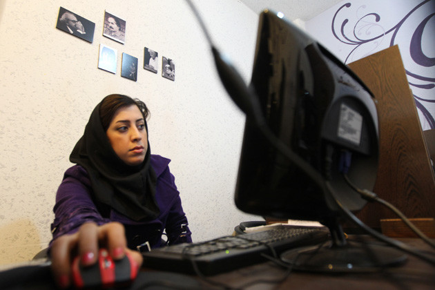 Ảnh minh họa. (Nguồn: AFP) Hoạt động mua bán hàng trực tuyến phát triển bùng nổ tại Iran ảnh 1