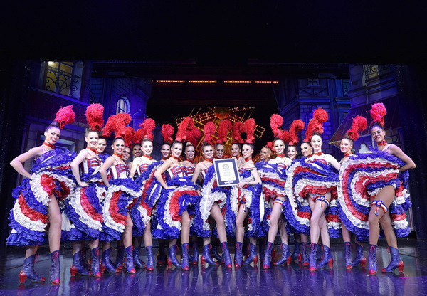 Kỷ lục thế giới mới về số người cùng tham gia điệu nhảy Cacan ảnh 2