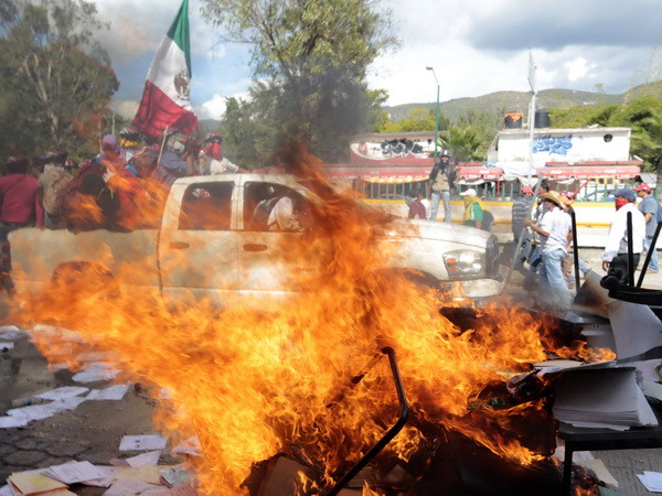 Mexico: Người biểu tình đốt trụ sở nghị viện bang Guerrero ảnh 1
