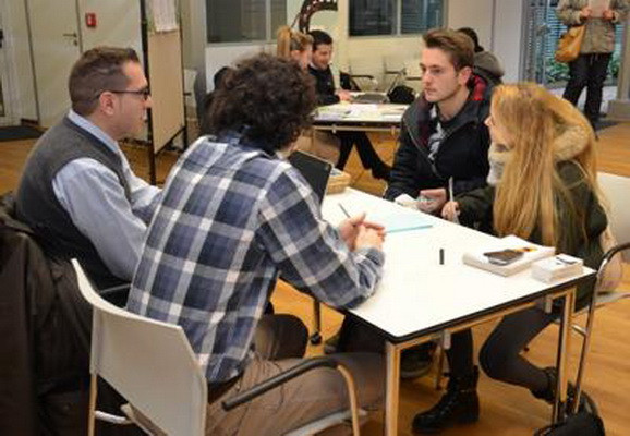 Italy: 55% thanh niên kiếm được việc làm nhờ "quen biết" ảnh 1