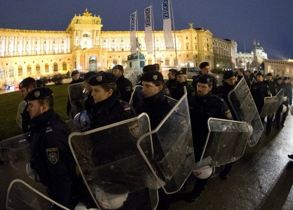 Châu Âu cam kết tăng cường hợp tác chống lực lượng thánh chiến ảnh 1