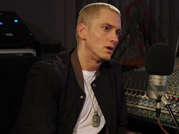 Eminem tuyên bố mình là đồng tính trong phim “The Interview” ảnh 1