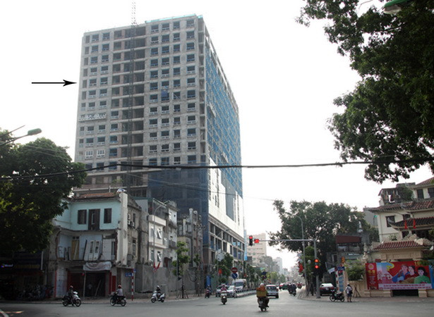 Yêu cầu lập phương án phá dỡ phần sai phạm của tòa nhà 8B Lê Trực ảnh 1