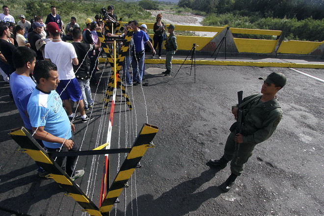 Colombia yêu cầu Venezuela tôn trọng người bị hồi hương ảnh 1