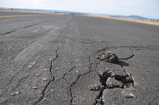Đường băng sân bay quốc tế Cát Bi-Hải Phòng rạn nứt do nắng nóng ảnh 1
