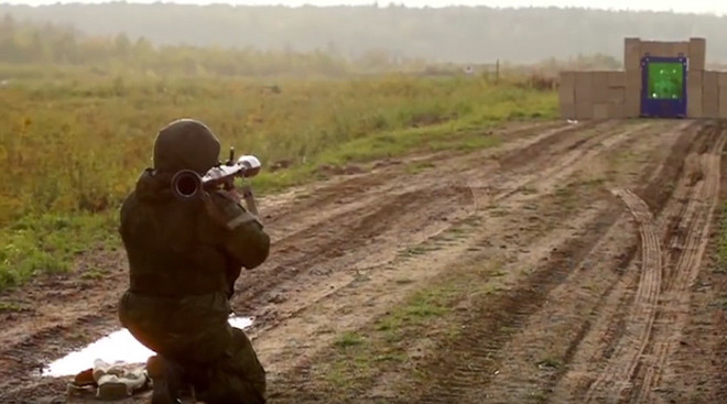 [Video] Cận cảnh tên lửa RPG bắn tung 45 lớp kính chống đạn ảnh 1