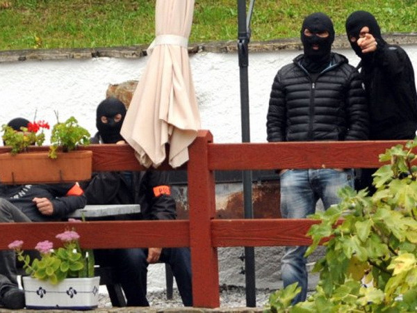 Tây Ban Nha tuyên bố chính thức khai tử nhóm phiến quân ETA ảnh 1