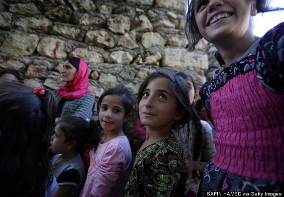 Những cô gái trẻ bị IS bóc lột rồi bán với giá chỉ bằng bao thuốc lá ảnh 1