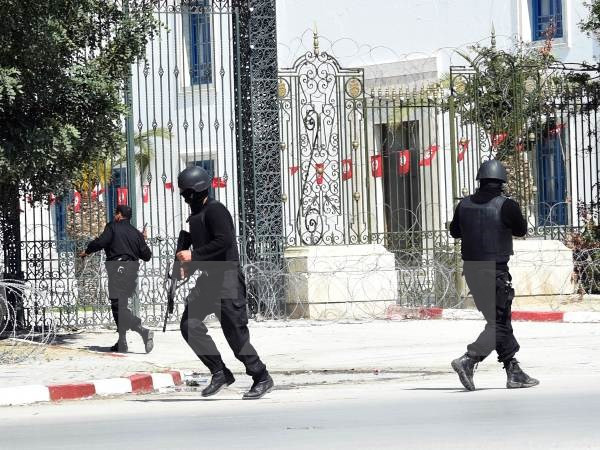 IS thừa nhận thực hiện vụ tấn công đẫm máu ở thủ đô của Tunisia ảnh 1