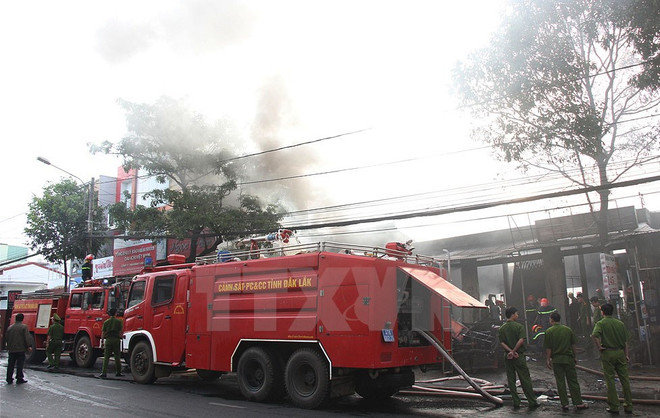 [Video] Cháy lớn ở Buôn Ma Thuột, 3 căn nhà bị thiêu rụi ảnh 1