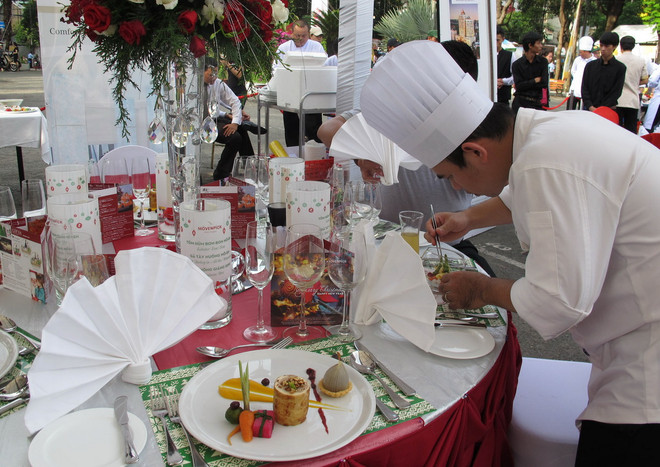 [Photo] Bếp trưởng 5 sao và “Bàn tiệc Giáng sinh và năm mới” ảnh 6