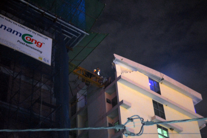 Hiện trường vụ gãy cần cẩu làm sập tường bệnh viện Tân Trí Sài Gòn ảnh 2