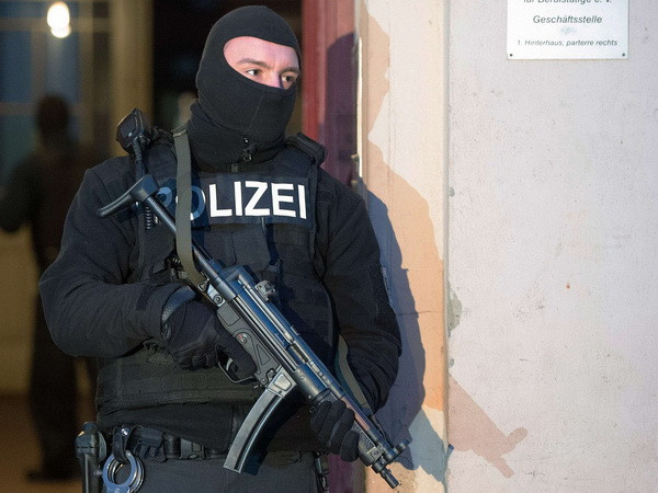 Đức triển khai 200 cảnh sát truy quét nghi can khủng bố ảnh 1