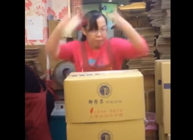 Tốc độ ra đòn chóng mặt của cao thủ" Kung-fu đóng thùng" ảnh 1