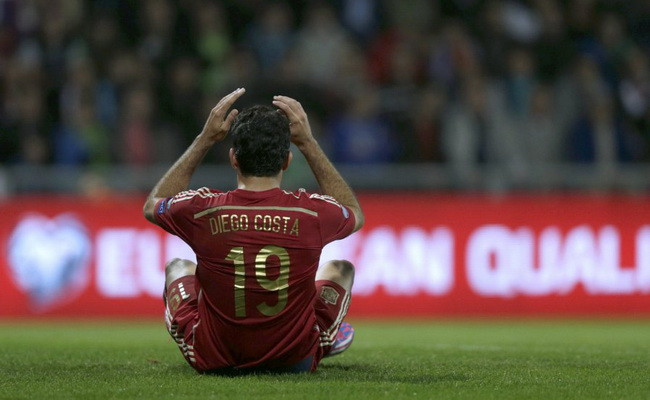 Sau 448 phút với La Roja, Diego Costa vẫn "tịt ngòi" (Ảnh: Reuters) Tây Ban Nha thua vì Diego Costa không ghi bàn như ở Chelsea ảnh 1
