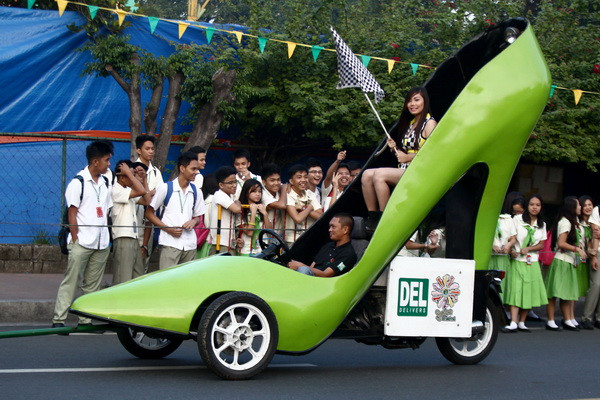 Cuộc thi chạy với giày cao gót ở "thành phố giày" của Philippines ảnh 2