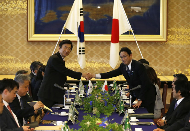 Hàn Quốc và Nhật Bản nhất trí tổ chức cuộc gặp ba bên với Trung Quốc ảnh 1