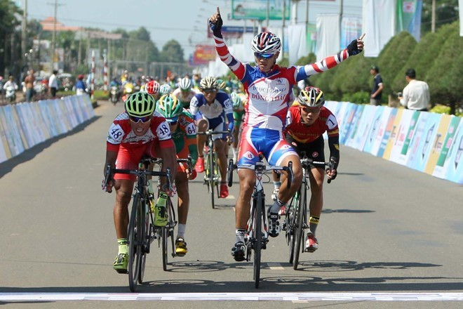 Hơn 200 tay đua tham gia Giải đua xe đạp truyền thống TP.HCM ảnh 1