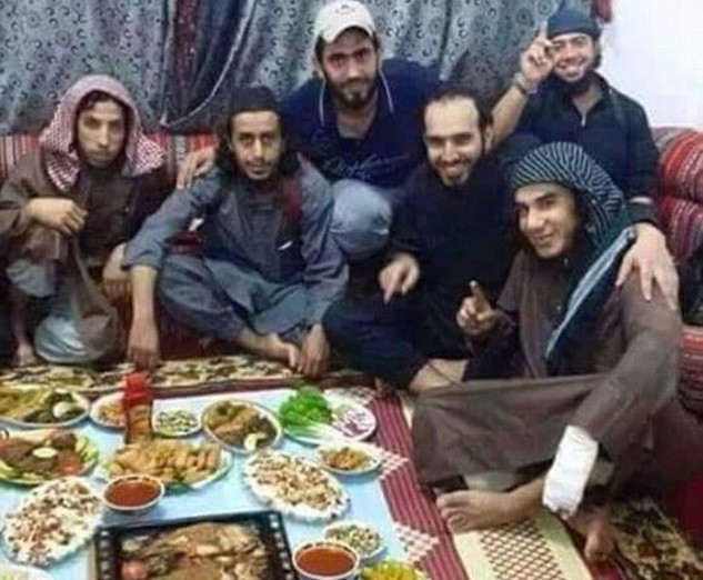 45 phần tử khủng bố IS tử vong vì bị ngộ độc thực phẩm ảnh 1