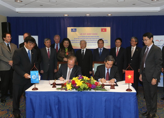 Tổng Bí thư chứng kiến lễ ký 4 Hiệp định hợp tác giữa Việt Nam và WB ảnh 1