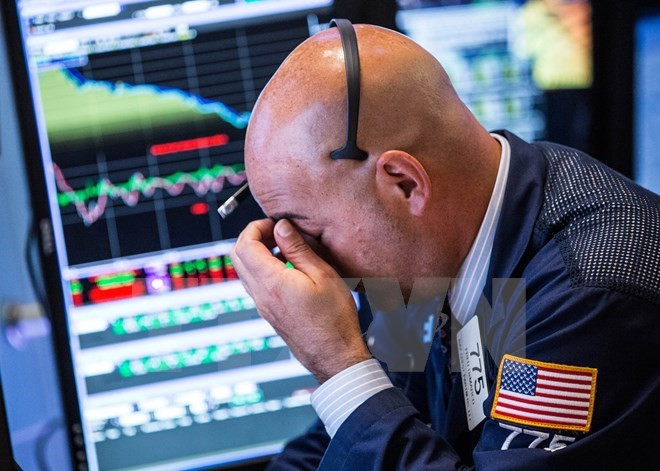 Nhà đầu tư bán tháo cổ phiếu, đẩy chứng khoán vào vùng đỏ ảnh 1