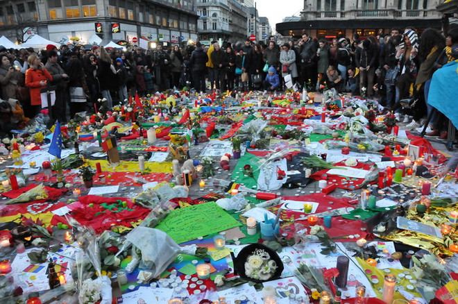 Bỉ: Thủ đô Brussels "đứng dậy" sau loạt tấn công khủng bố ảnh 1