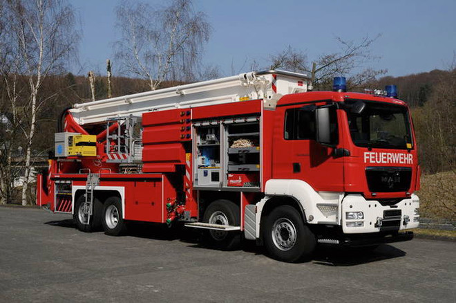 Cảnh sát chữa cháy Thành phố Hồ Chí Minh tiếp nhận 12 xe hiện đại ảnh 1