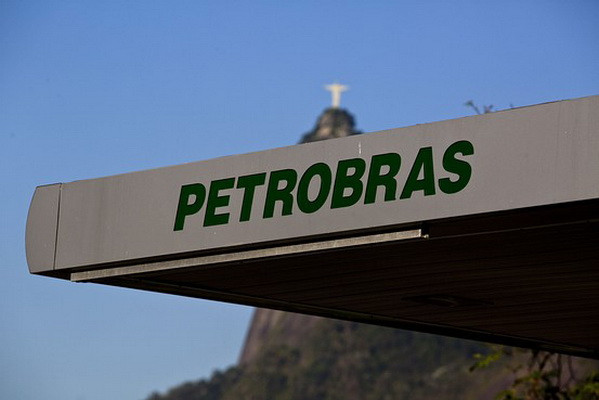 Cựu giám đốc Petrobras thú nhận cách hối lộ đảng cầm quyền ảnh 1
