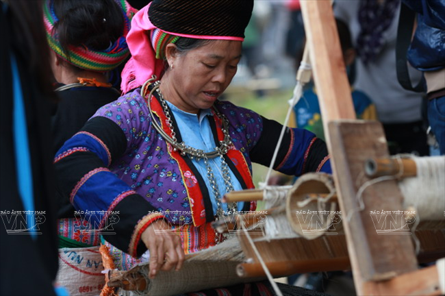 Độc đáo nghề xe lanh dệt vải của người Mông ở Đồng Văn ảnh 5