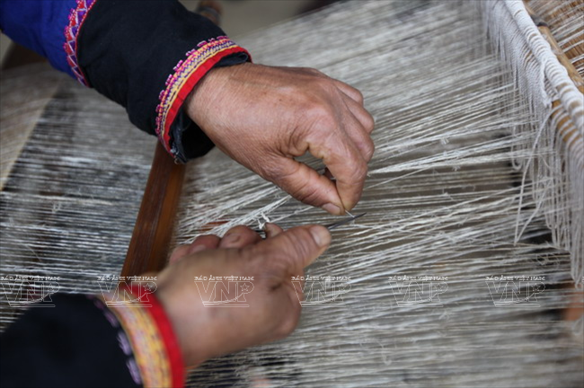 Độc đáo nghề xe lanh dệt vải của người Mông ở Đồng Văn ảnh 3