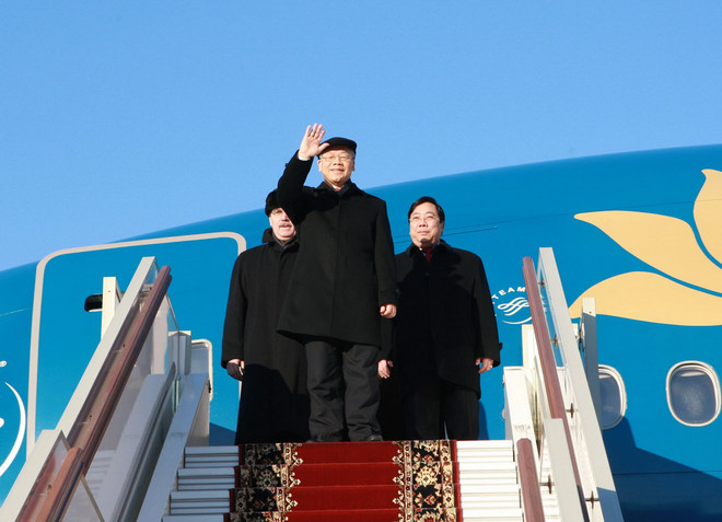 Cá tính trong ngày Đông với sự kết hợp chân váy và boots ảnh 8