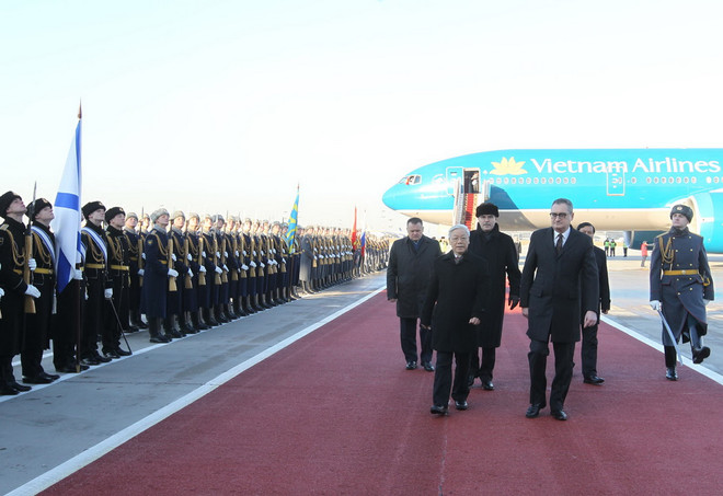 Cá tính trong ngày Đông với sự kết hợp chân váy và boots ảnh 7