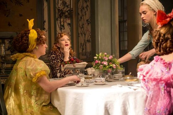 Trang phục trong phim "Cinderella" đẹp như truyện cổ tích ảnh 4