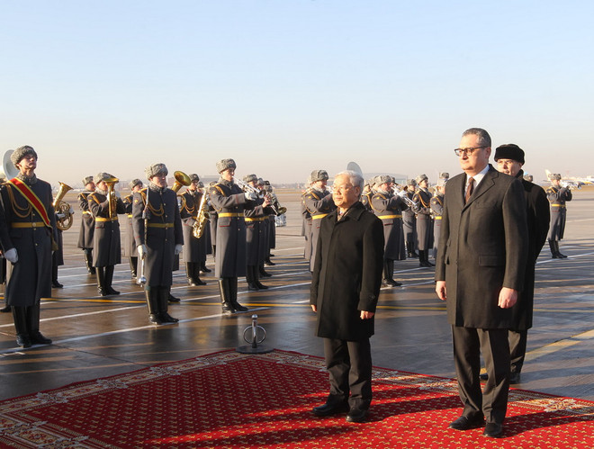 Cá tính trong ngày Đông với sự kết hợp chân váy và boots ảnh 9