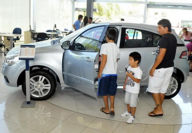 Xe bán ra giảm mạnh, ngành ôtô Argentina gặp khó khăn ảnh 1