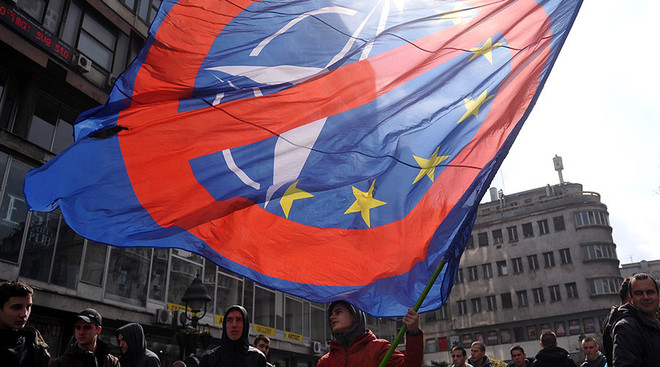 Hàng nghìn người Serbia tuần hành ủng hộ Tổng thống Putin ảnh 1