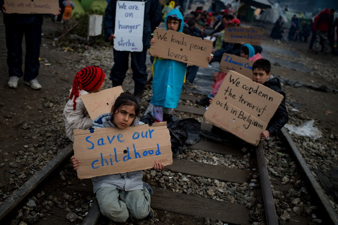 Người tị nạn biểu tình yêu cầu mở cửa biên giới Hy Lạp-Macedonia ảnh 1