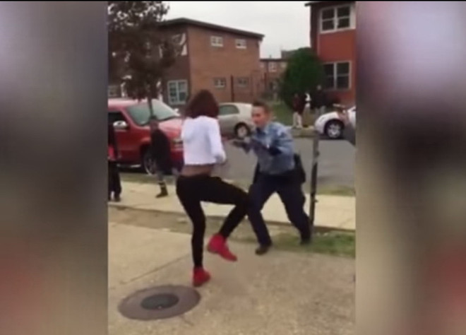 [Video] Cảnh sát Mỹ nhảy tưng bừng cùng kẻ gây rối tuổi teen ảnh 1