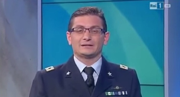 Sỹ quan Không quân Italy nổi tiếng nhờ... tự khen trên kênh RAI 1 ảnh 1