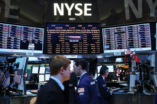 Sàn chứng khoán New York (Nguồn: AFP) Chứng khoán toàn cầu biến động trái chiều trước cuộc họp của Fed ảnh 1