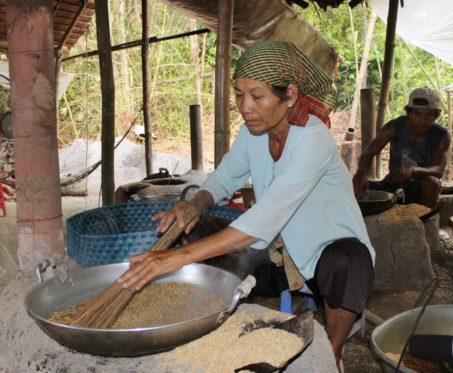 [Photo] Phước Quới vào mùa cốm dẹp cho Lễ hội Ok Om Bok ảnh 2