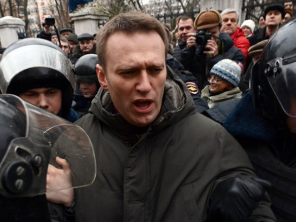 Nga: Kẻ chỉ trích Điện Kremlin Alexei Navalny lĩnh án tù treo ảnh 1