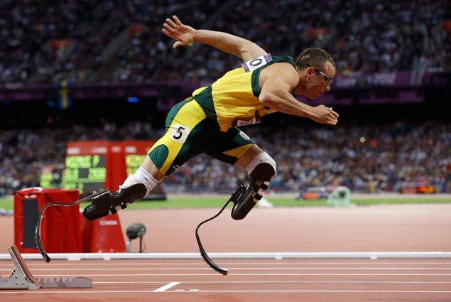 "Người không chân" Oscar Pistorius ra tòa với tội danh "giết người" ảnh 1