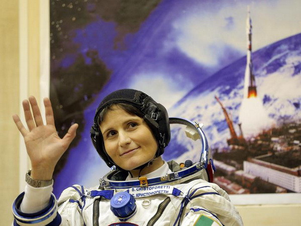 Nữ phi hành gia Italy miêu tả Trạm không gian qua Twitter ảnh 1