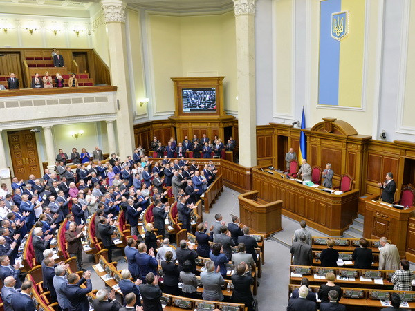 Ukraine bãi bỏ quy chế trung lập để hướng tới gia nhập NATO ảnh 1