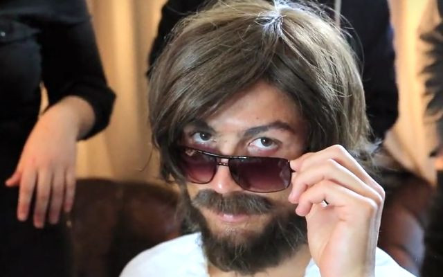 [Video] Ronaldo khuynh đảo đường phố Madrid dưới lớp cải trang ảnh 1