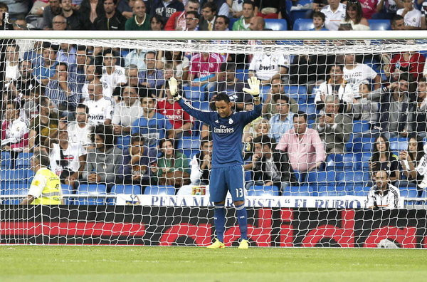 Kẻ thách thức Iker Casillas có màn ra mắt tại Bernabeu ảnh 1