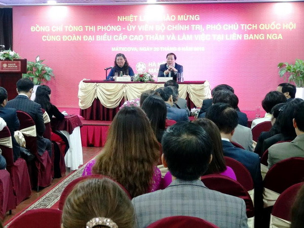 Phó Chủ tịch Quốc hội gặp gỡ cộng đồng người Việt Nam tại Nga ảnh 1